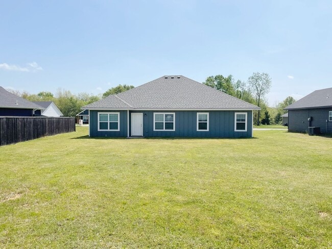 Building Photo - Open floor plan/Paved street/Quiet neighbo...