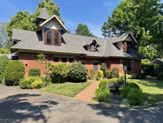 Building Photo - 230 Altamont Pl