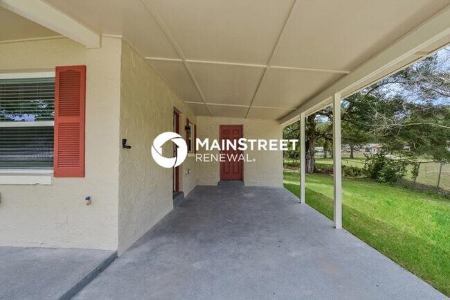 Building Photo - 4 Bedroom Pet-Friendly Home in DeLand, FL with Main Street Renewal