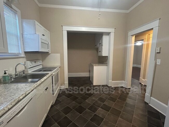 Building Photo - 1304 Bogart St