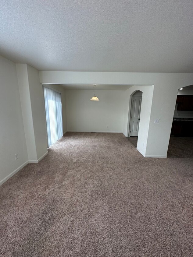 Primary Photo - 4 BEDROOM, 3.5 BATHROOM, SADDLE RIDGE TWIN...