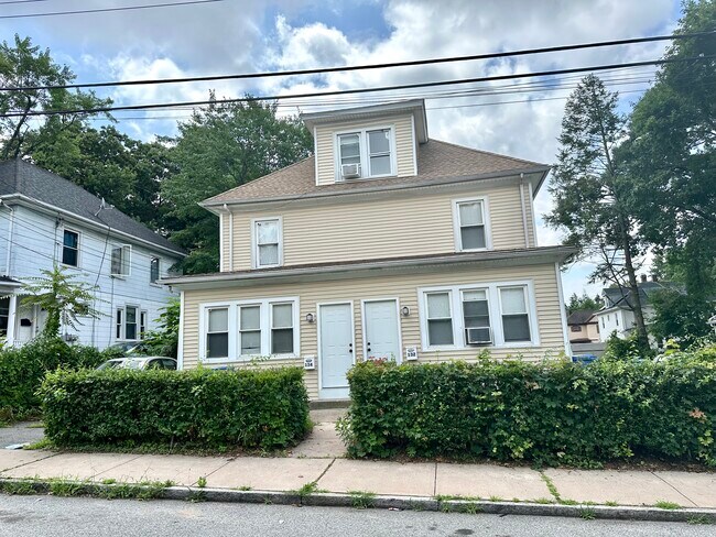 Building Photo - 132 Birch St