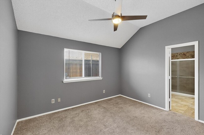 masterbedroom with ceiling fan - 4028 Scarsdale Ln