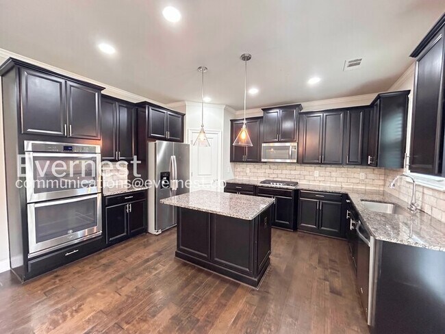 Building Photo - 5-Bed/3-Bath/ Pet Friendly/ Available Now!