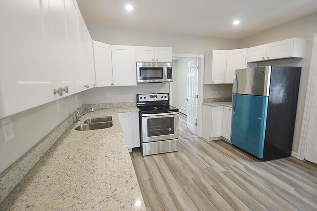 Foto del edificio - 17 Whitney CT
