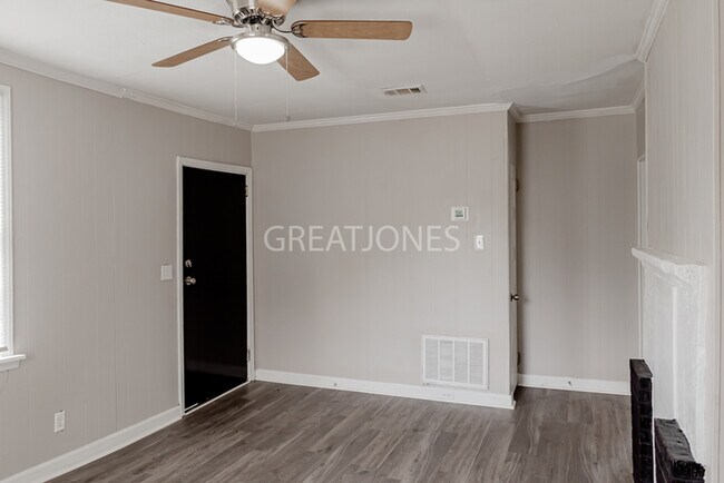 Foto del edificio - NOW OFFERING $250 OFF FIRST FULL MONTH IF ...