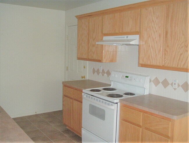 Building Photo - 319 Janelle Dr