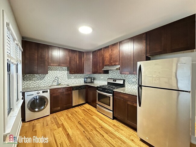 Building Photo - 811 Elm St