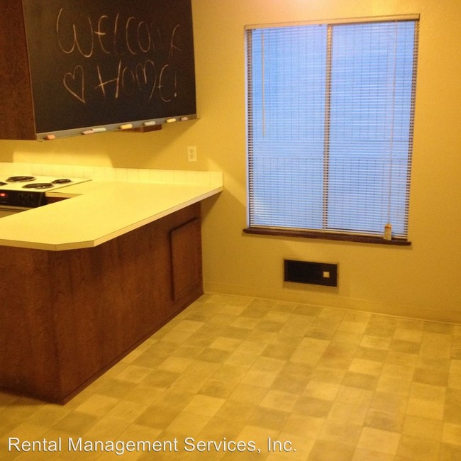 Foto del edificio - 9442-9446 NW Roseway Ave