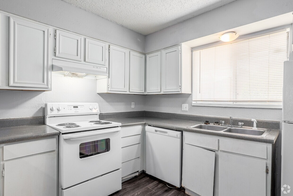 Wedgewood Village Apartments in Oklahoma City, OK