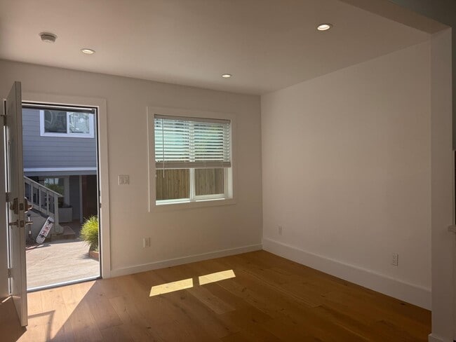 Building Photo - 53 Ledyard St