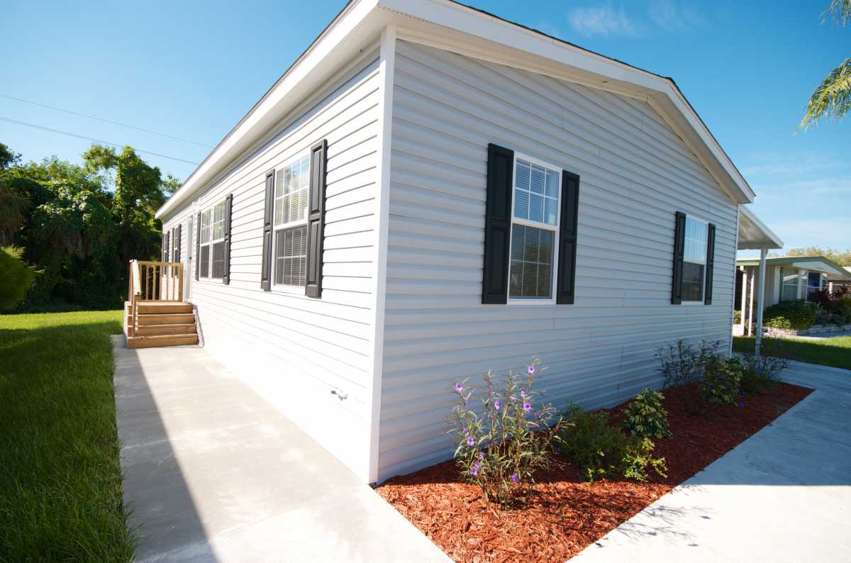 Primary Photo - 161 Colony Dr N