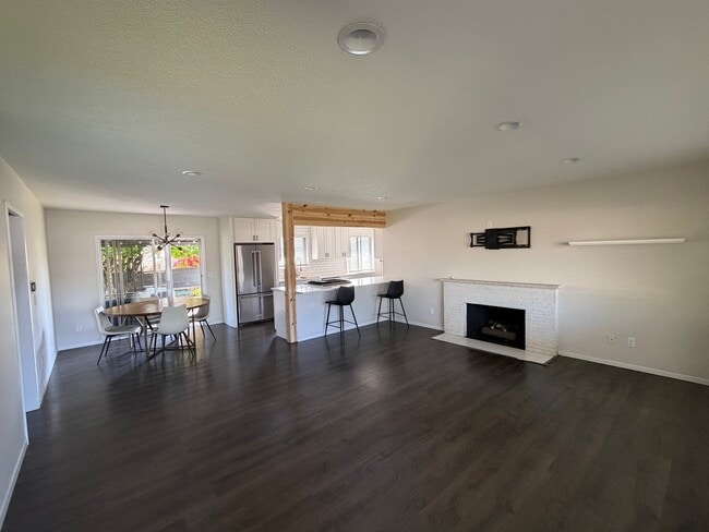 Building Photo - 4206 NE 131st Pl