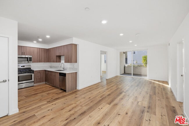 Foto del edificio - 5229 Willowcrest Ave