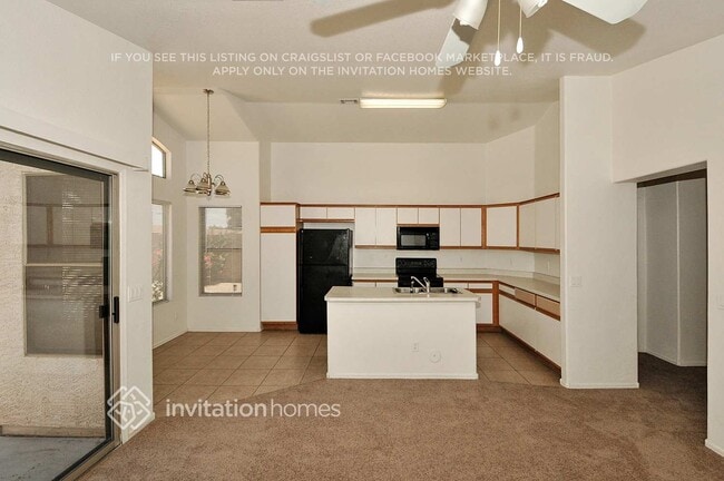 Building Photo - 15912 W Smokey Dr