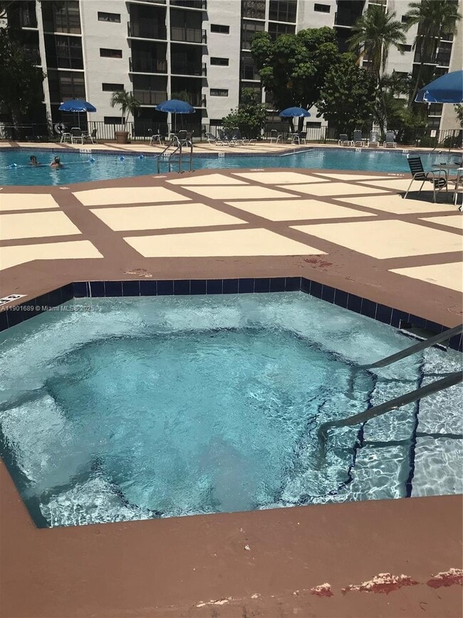 Foto del edificio - 16919 N Bay Rd