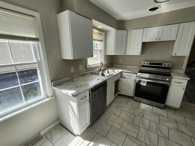 Building Photo - 18314 Chagrin Blvd