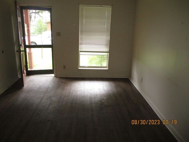 Building Photo - 1930 Edgerly Ave