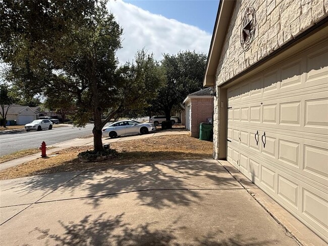 Building Photo - 808 Sunflower Dr