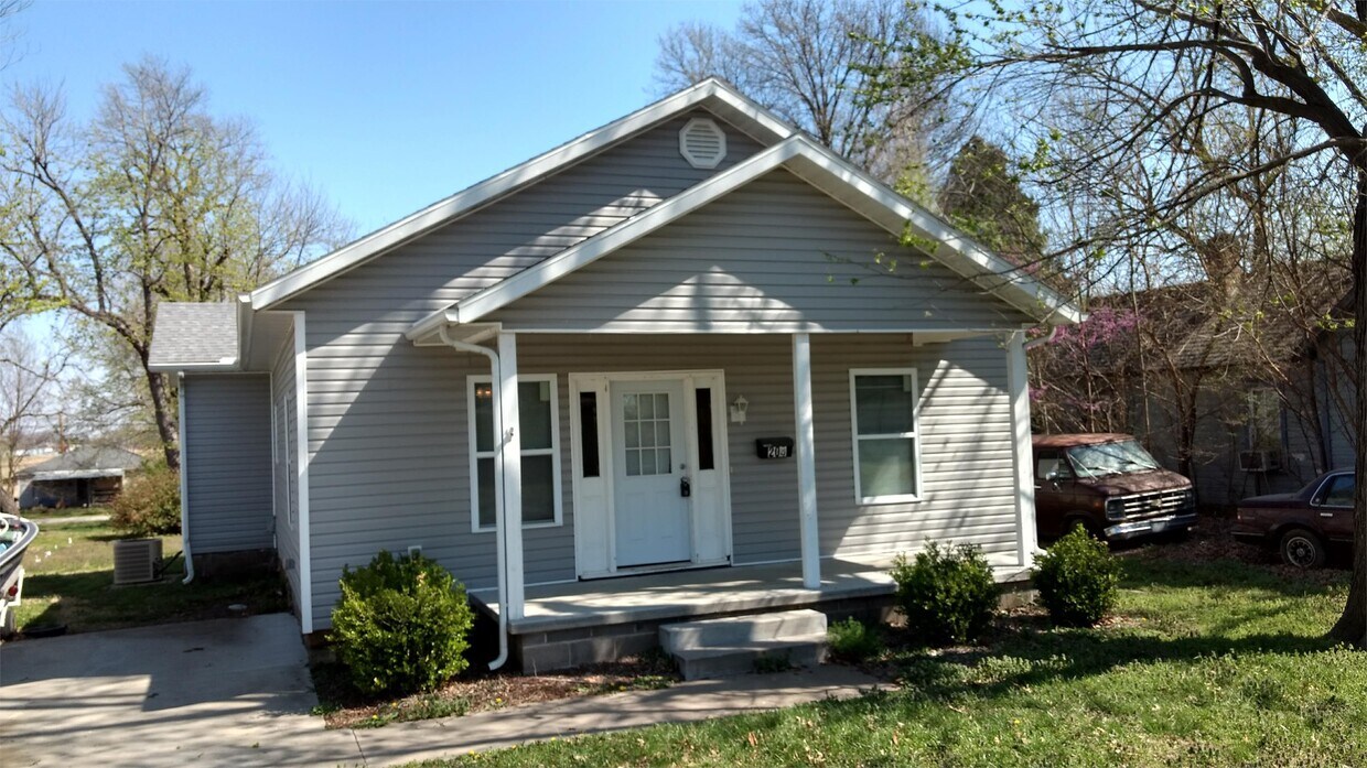 Primary Photo - 208 N Highland St
