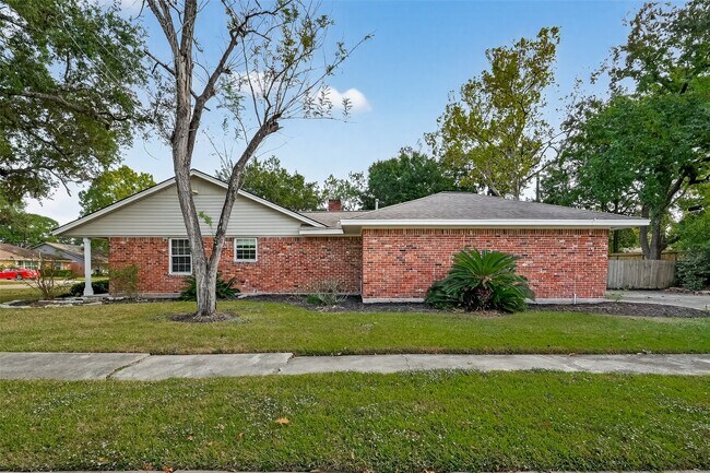 Foto del edificio - 5215 Stillbrooke Dr