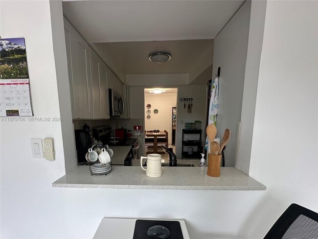 Foto del edificio - 9440 W Flagler St
