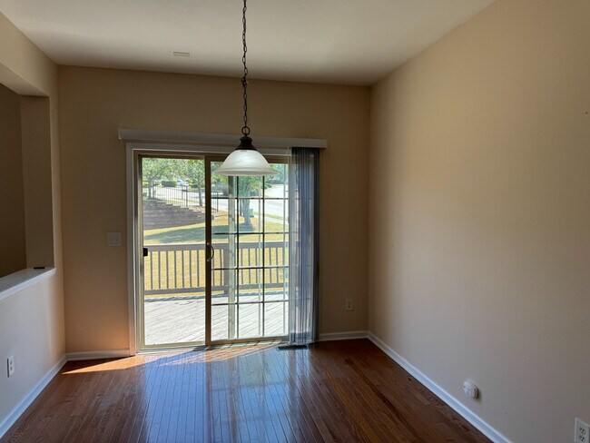Foto del edificio - Room in Single Family Home on Kinsley Pl