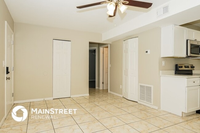 Building Photo - 2225 W Dana Dr