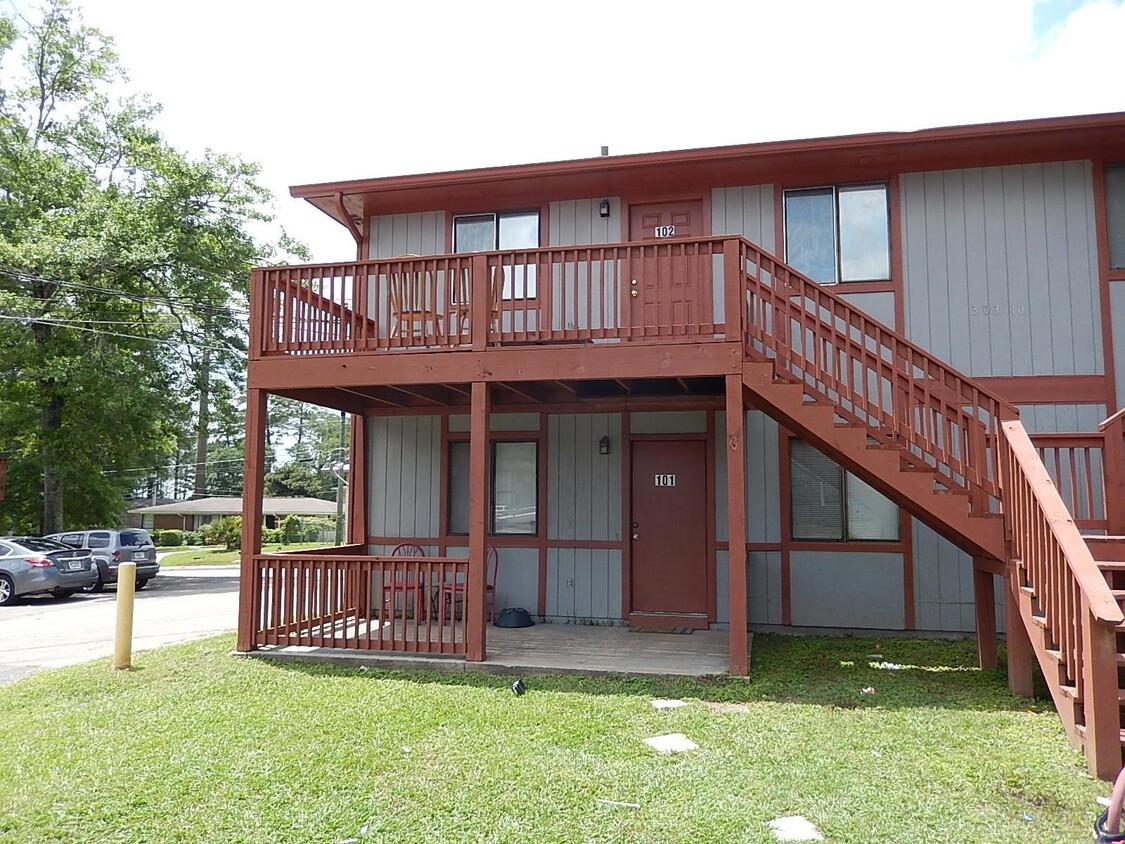 Primary Photo - 303 S Lipona Rd