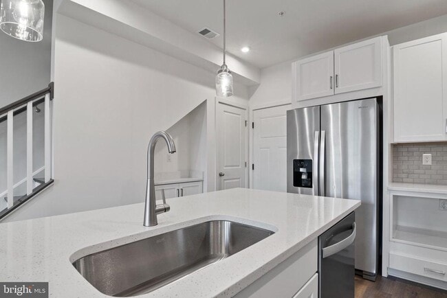 Building Photo - 20935 Bluebird Sq