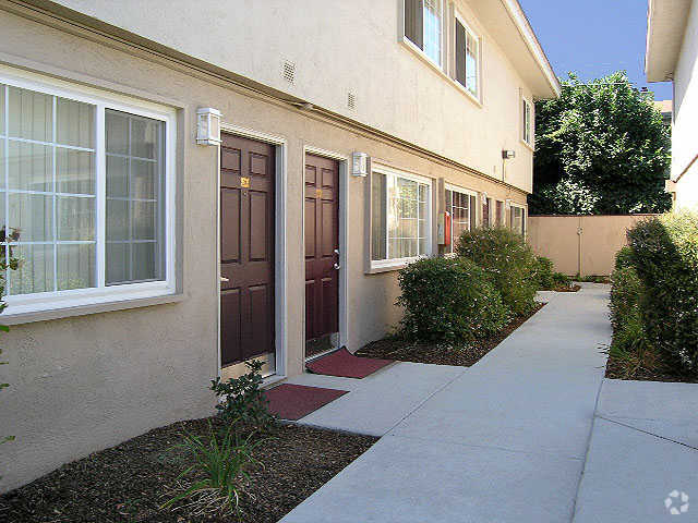 Foto principal - Whitman Villa Townhomes