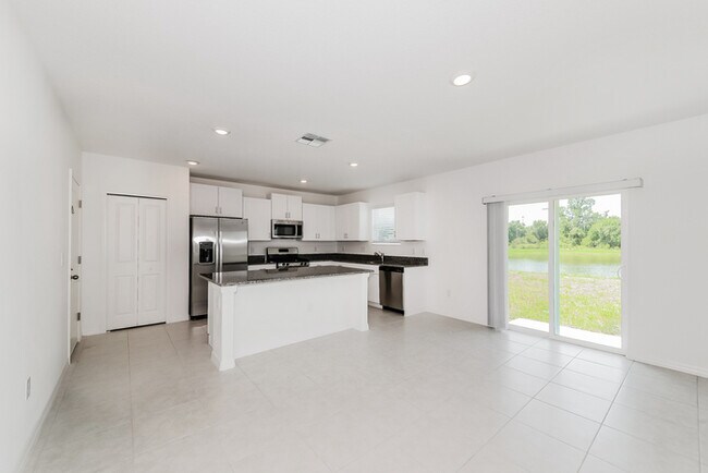 Building Photo - 4109 84th Ct E