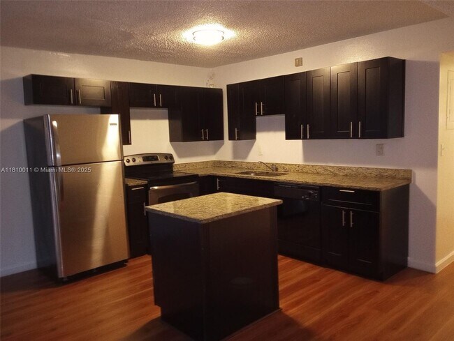 Foto del edificio - 5845 Blueberry Ct