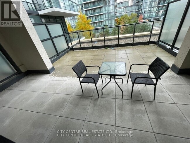 Photo du bâtiment - 4085 Parkside Village Dr