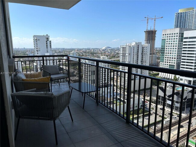 Foto del edificio - 999 SW 1st Ave