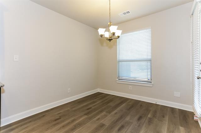 Foto del edificio - 1007 Brook Forest Ln