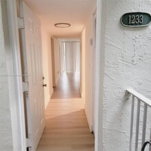 Building Photo - 10090 NW 80th Ct