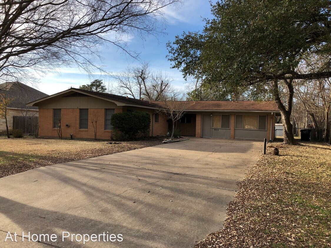 Primary Photo - 4 br, 2 bath House - 511 Gilchrist