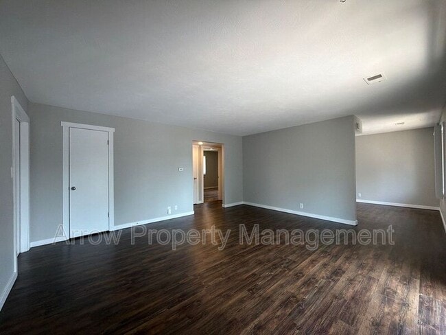 Building Photo - 440 Moffitt St