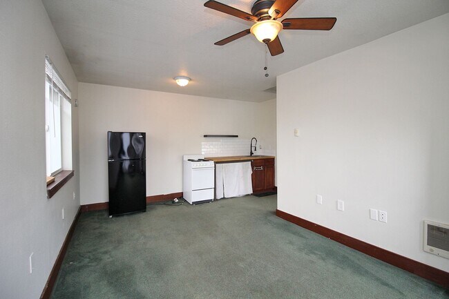 Foto del edificio - 6630-6630 NE Garfield Ave.