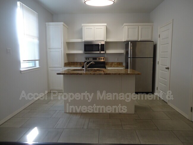 Building Photo - 401 E Ebony Ave
