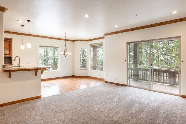 Foto del edificio - Freshly Renovated Deer Mountain Home for Rent NOW!