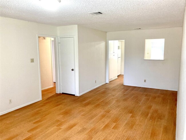 Foto del edificio - 10606 Lanshire Dr