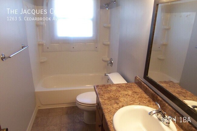 Building Photo - 1263 S Cedarbrook Ave