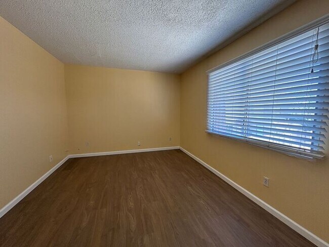 Building Photo - 4204 S 47th St