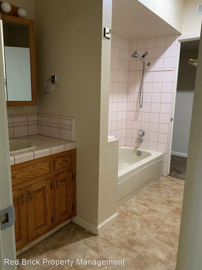 Building Photo - 3 br, 2.5 bath House - 2194 Yosemite Pkwy.