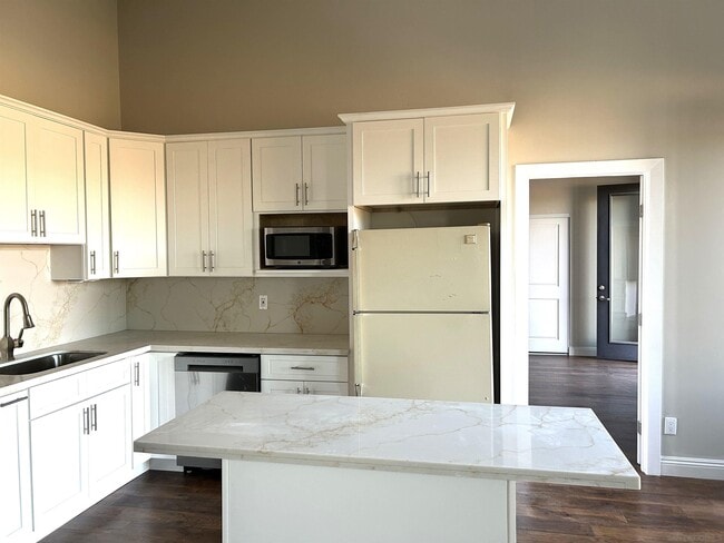 Building Photo - 16402 Rio Vista Rd