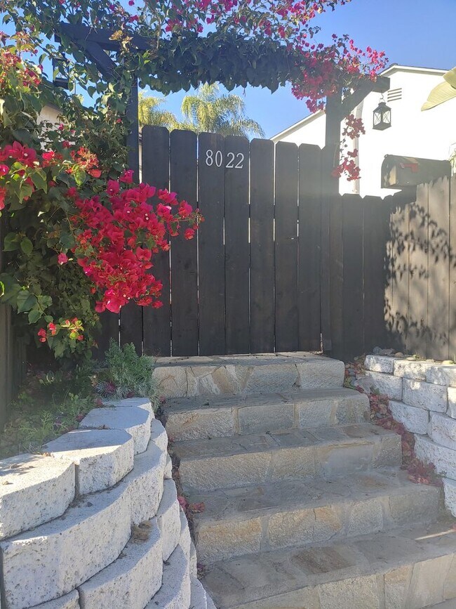 Building Photo - Cozy 2 Bed, 1 Bath *PLUS BONUS ROOM* Cotta...