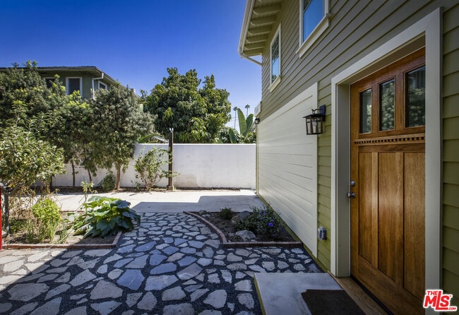 Building Photo - 2358 W 20th St