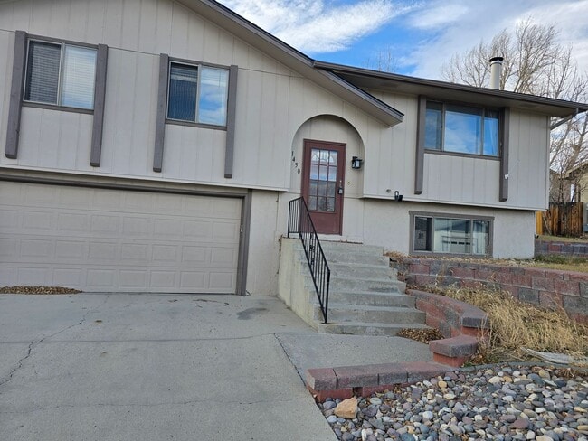 Foto del edificio - Gorgeous Eastside, 4 BD, w/Drive Under Garage, RV Parking